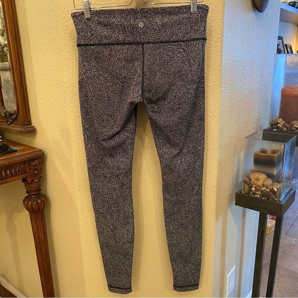 LULULEMON Women Black & White Patterned Leggings Size 8 - Picture 5 of 8